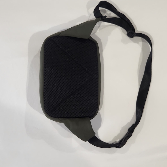 Obe Belt Bag with Adjustable Straps‎ - Picture 3 of 5